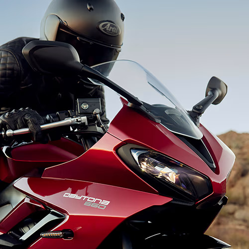 2025 Triumph Daytona: High-Performance Sportbike with Precision Engineering and Thrilling Speed